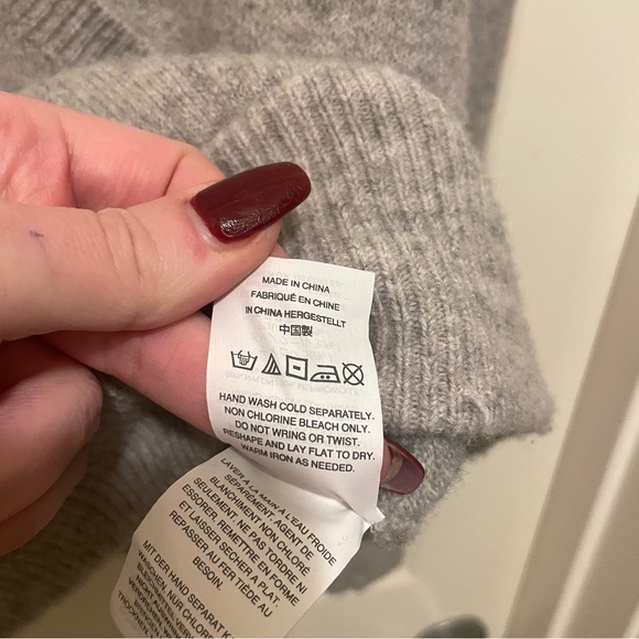 Madewell gray wrap-front pullover sweater made of super cozy yarn. XS - Picture 6 of 8